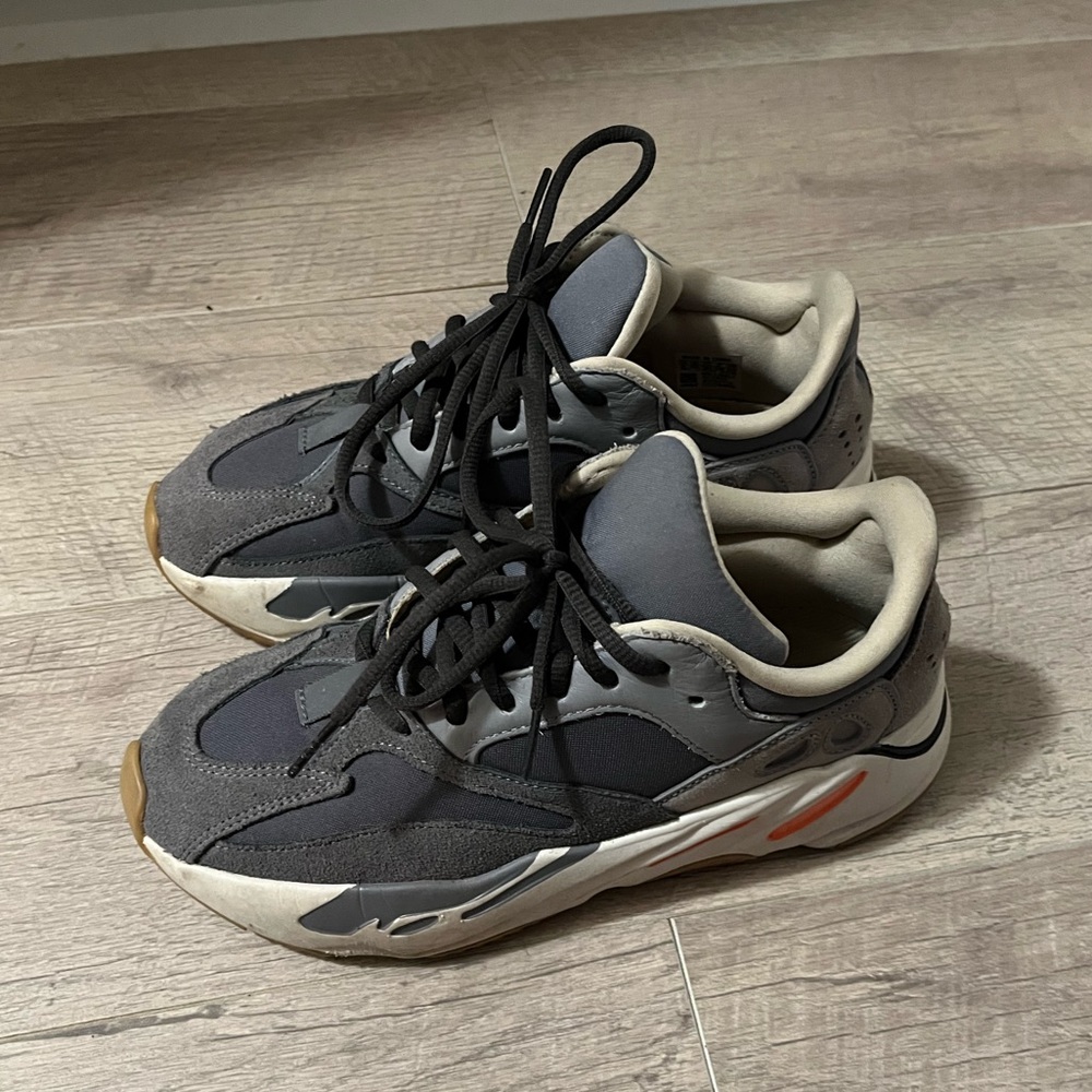 Yeezy boost 700 magnet ***rare***